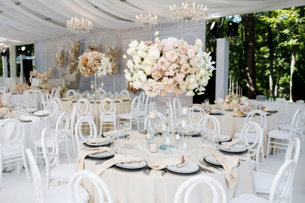 | Festive wedding table setting with flowers, napkins, cutlery, glasses, bright summer table decor. Wedding decor