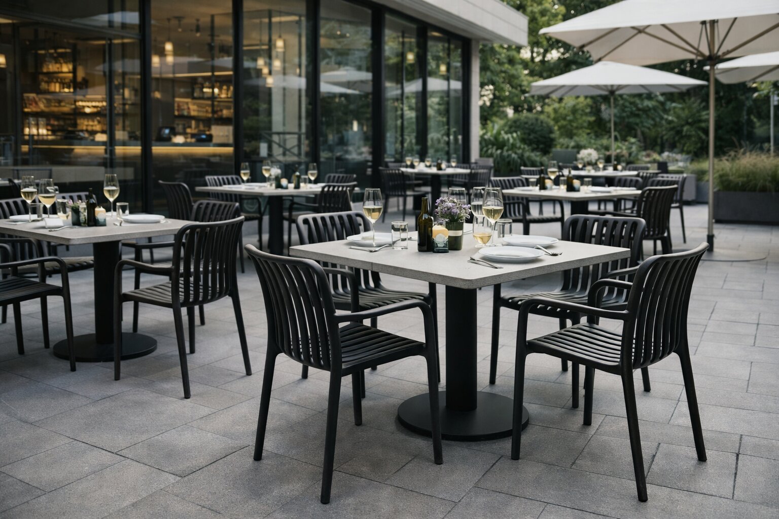 krzesło ogrodowe ażurowe aura czarne z podłokietnikami | bankietowo.pl | krzesl-aura-czarny-realizacja