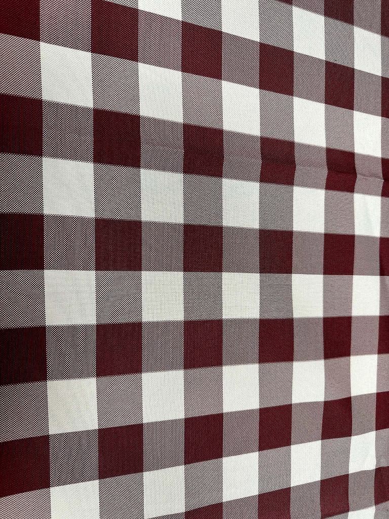 obrus na stół „krata włoska” 240×160 cm biało-bordowy | bankietowo.pl | obrus-krata-wloska-bordowo-bialy-szczegoly-0821-ARP 2